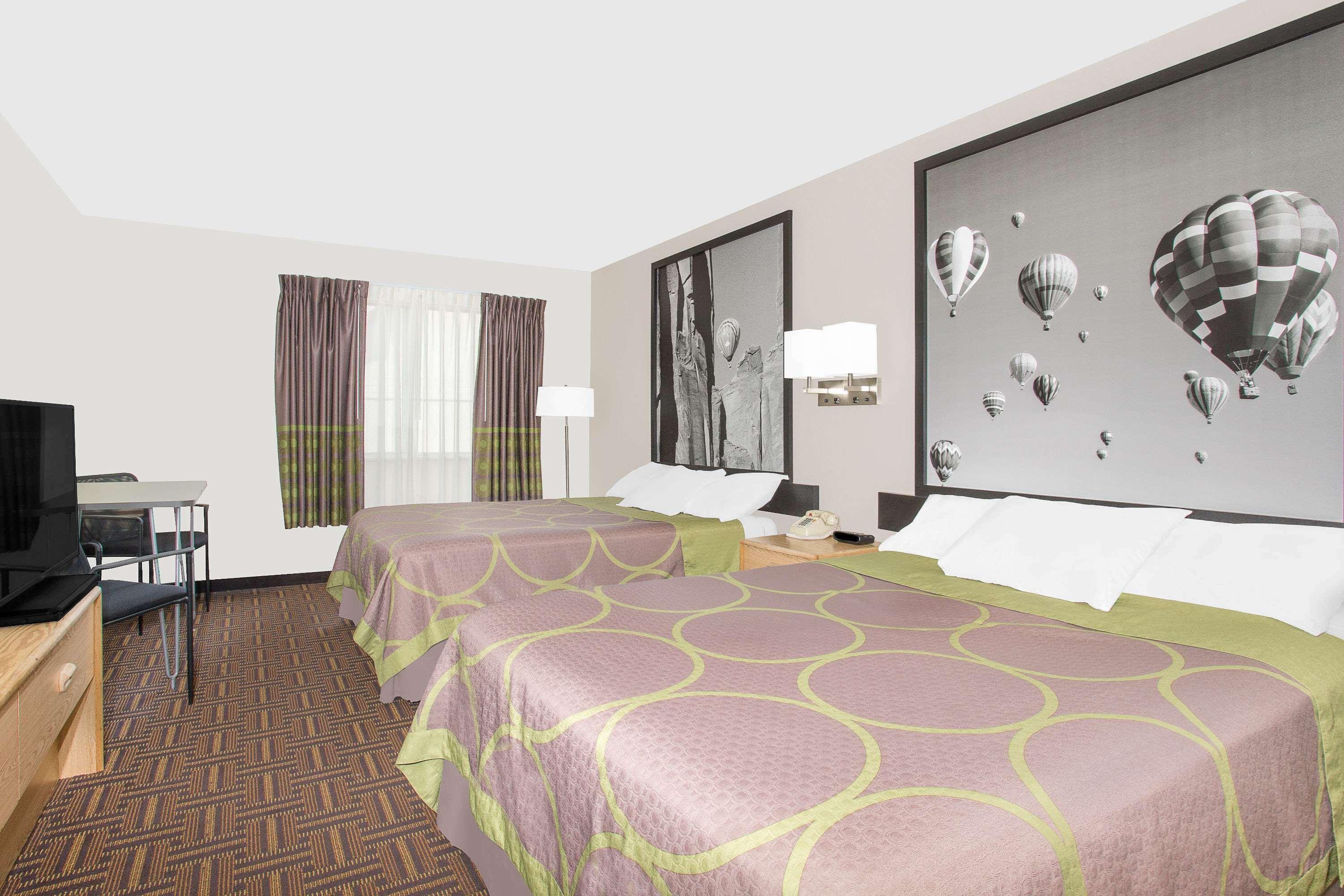 Super 8 By Wyndham Bloomfield Hotell Exteriör bild